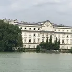 Knusperhaus Mit Garten